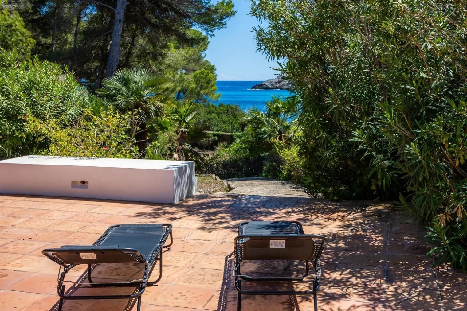 Casa Aladern On The Beach Mhm Villa Font de sa Cala Bagian luar foto